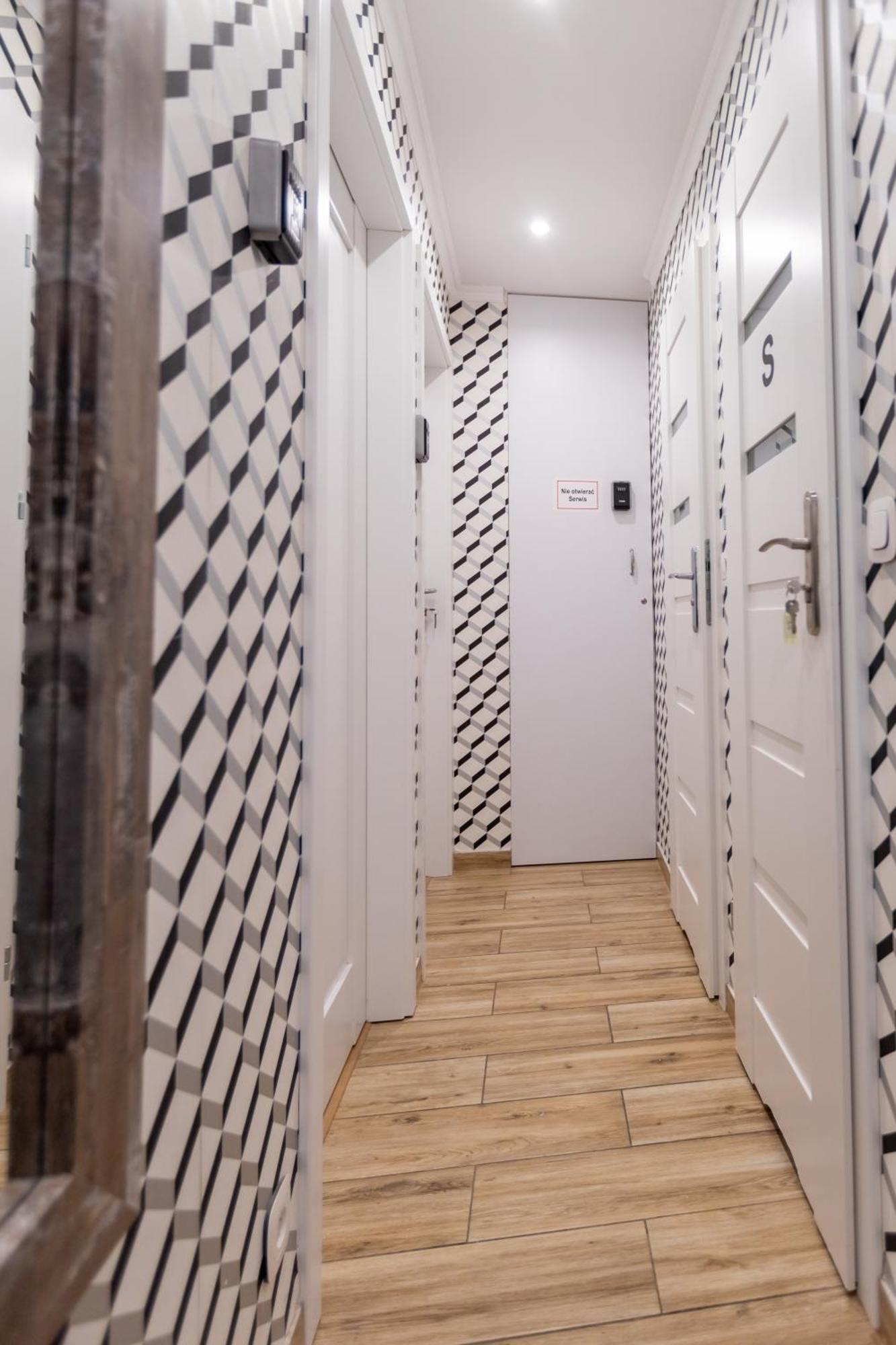 Unitapartament Short Rent In By Metro Station Rondo Onz With 3bedrooms 22 * Warszawa