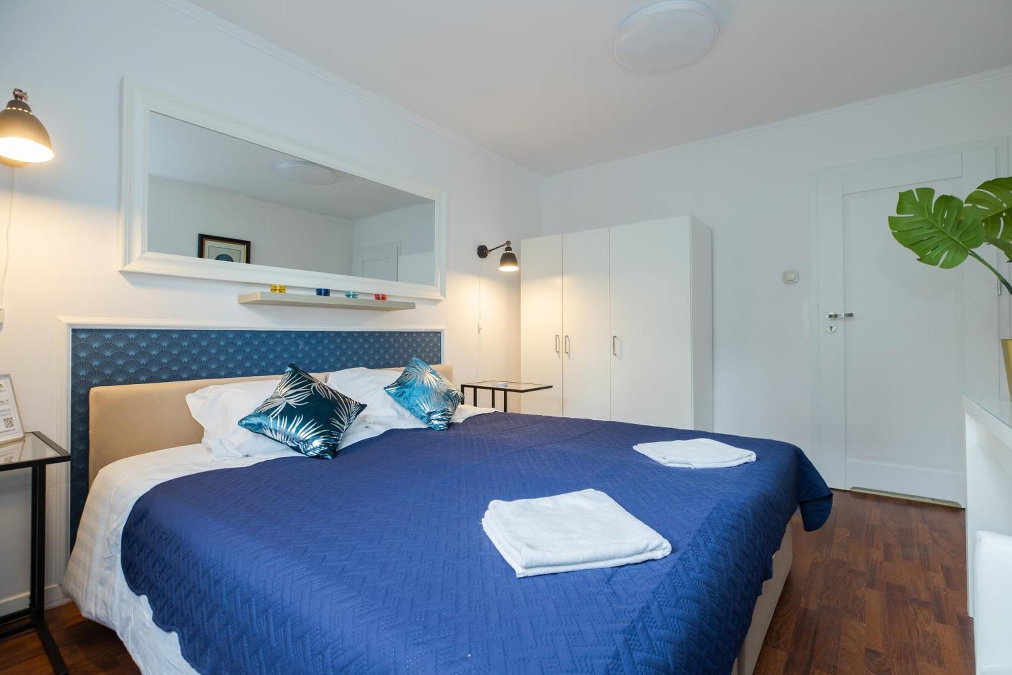 Unitapartament Short Rent In By Metro Station Rondo Onz With 3bedrooms 22 Warszawa